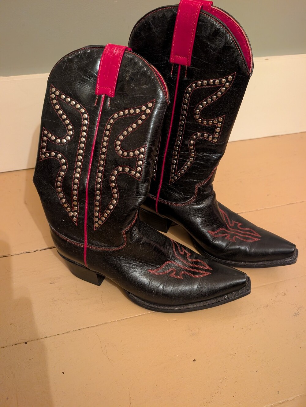EUC FRYE Studded Daisy Duke Cowgirl boots!